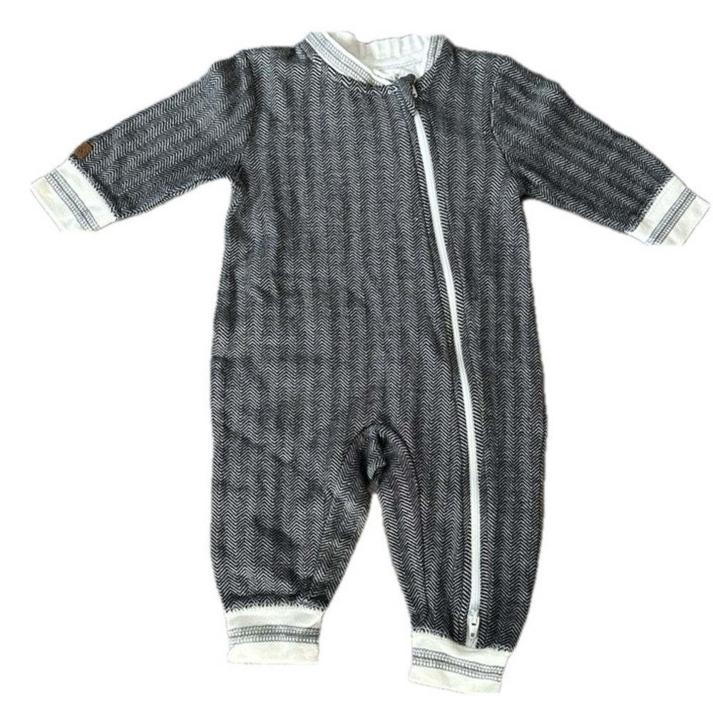 3/24$ JUDDLIES Gray and White One Piece with 2 way Zipper size XS (0-3m)